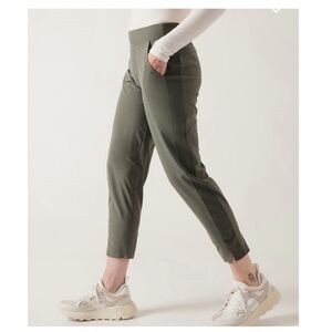Athleta EUC Brooklyn ankle pant olive green size 0
